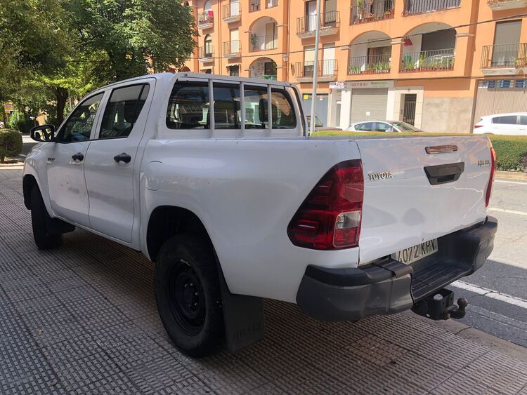 Toyota Hilux 2.4 D-4d cabina foto 3